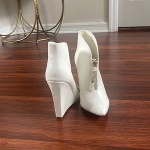 Shoe dazzle wedge boots